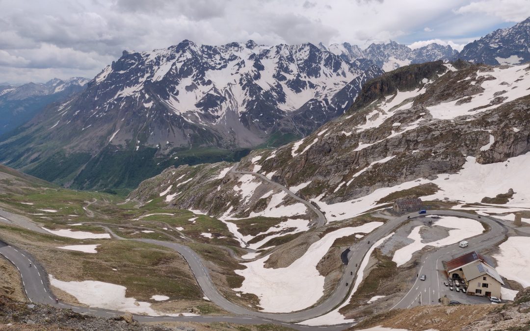 Waarom de Alpen jouw volgende motorbestemming moet zijn?